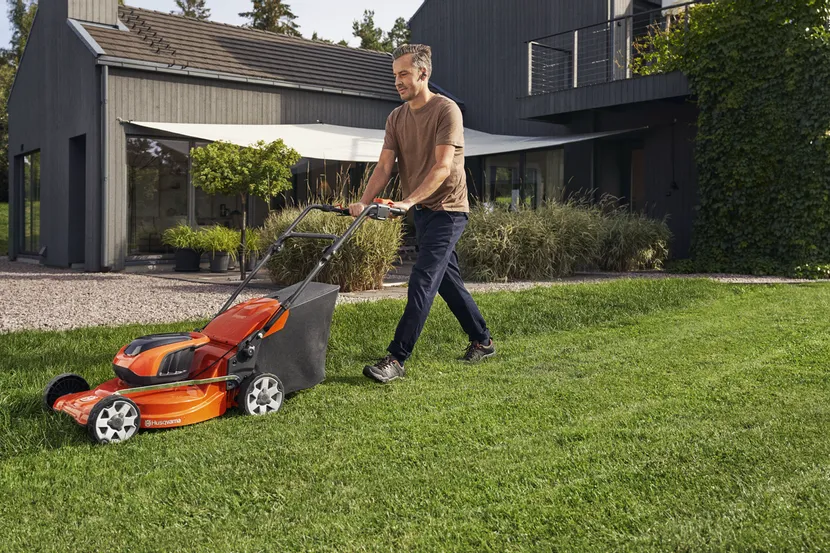Husqvarna LC 142i